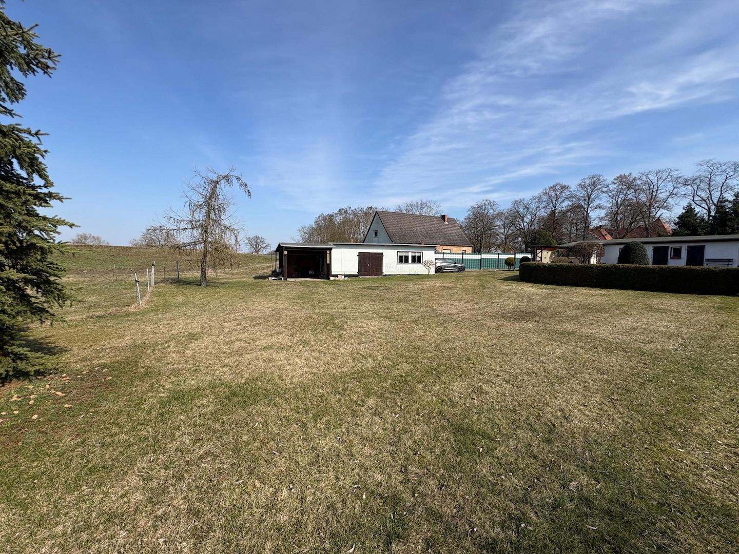 Grundstück mit Nebengelass