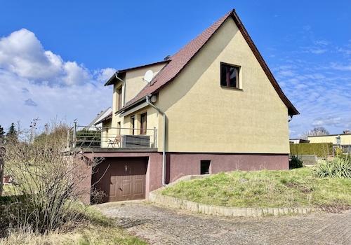 Hausansicht / Garage