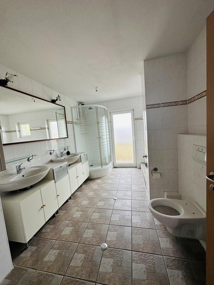 Tageslichtbad mit Dusche