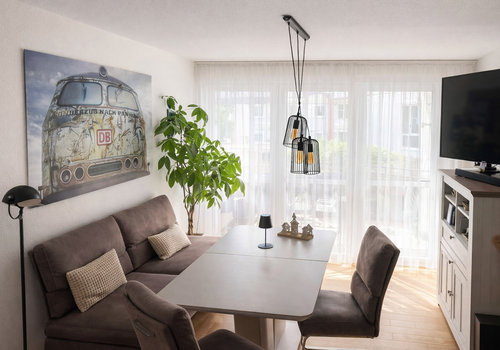 OG Heller Wohn- und Essbereich