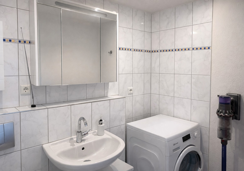 OG Bad mit Waschmaschinenansch