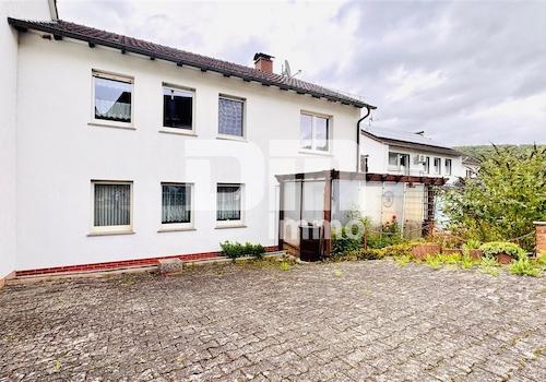 Frontansicht / Stellplätze