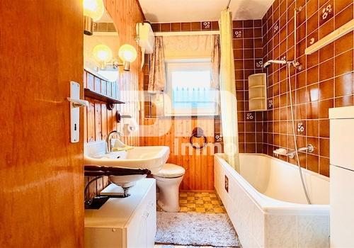 OG Badezimmer / Wanne