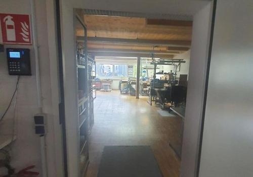 Tür Hallo -- Montage