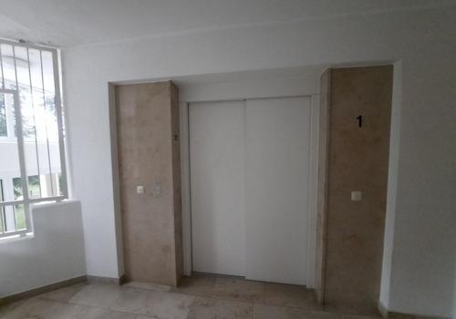 06-Geräumiger Aufzug