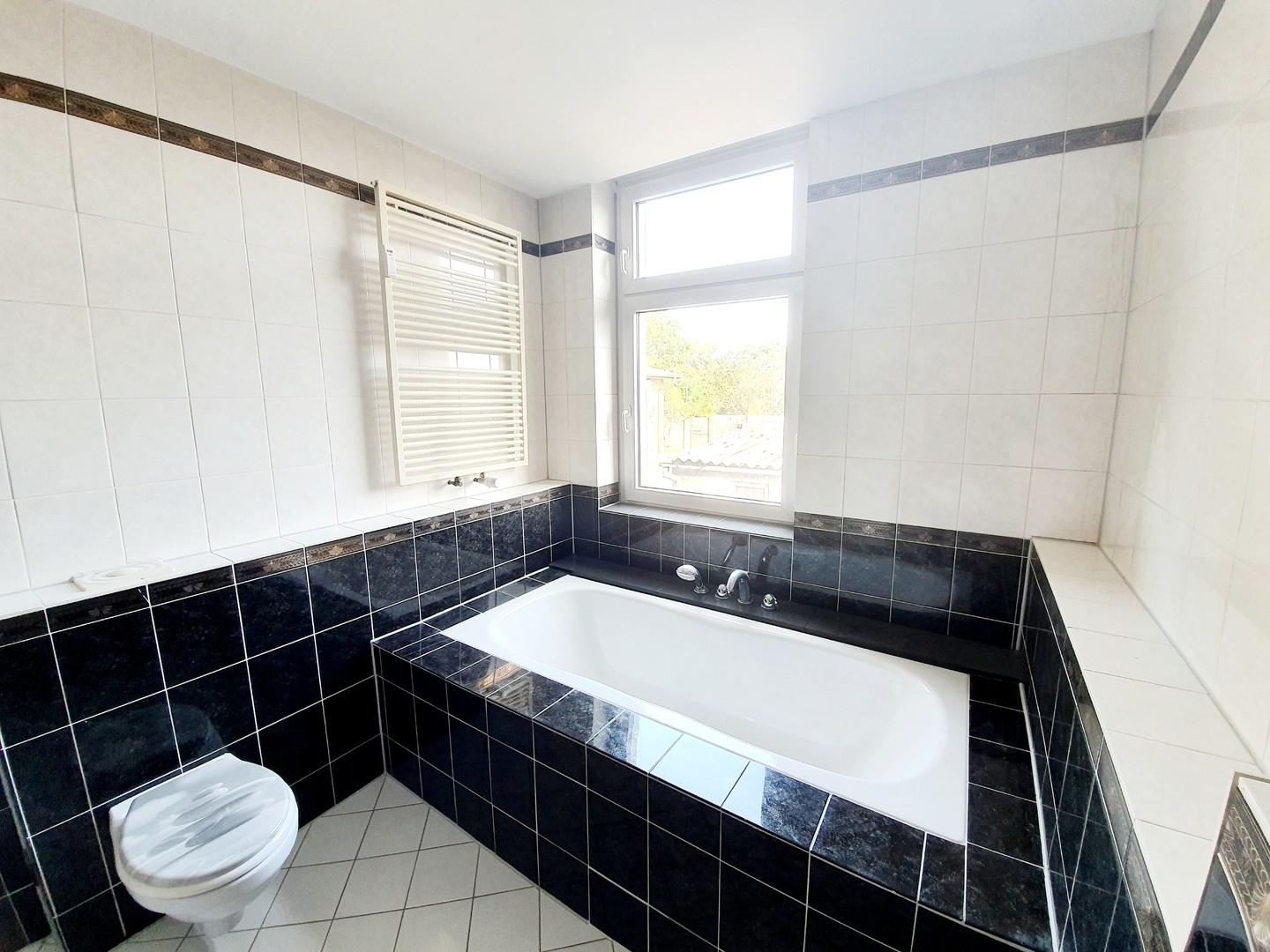 Badezimmer - Badewanne