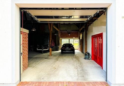 Halle Nordflügel mit Durchgang zum Ostflügel