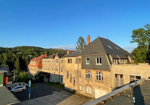 Gebäudeteile unterhalb des oberen Kopfbaus