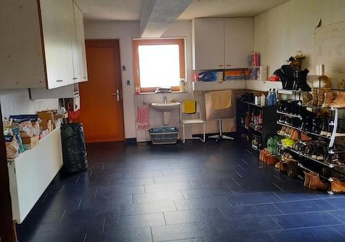 Abstellfläche in der Garage