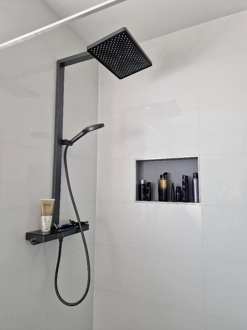 große Regendusche  Duschbad 