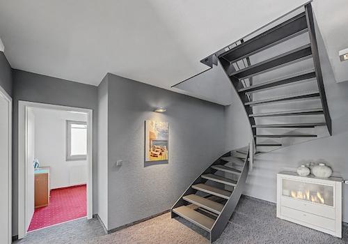 Aufgang ins Obergeschoss