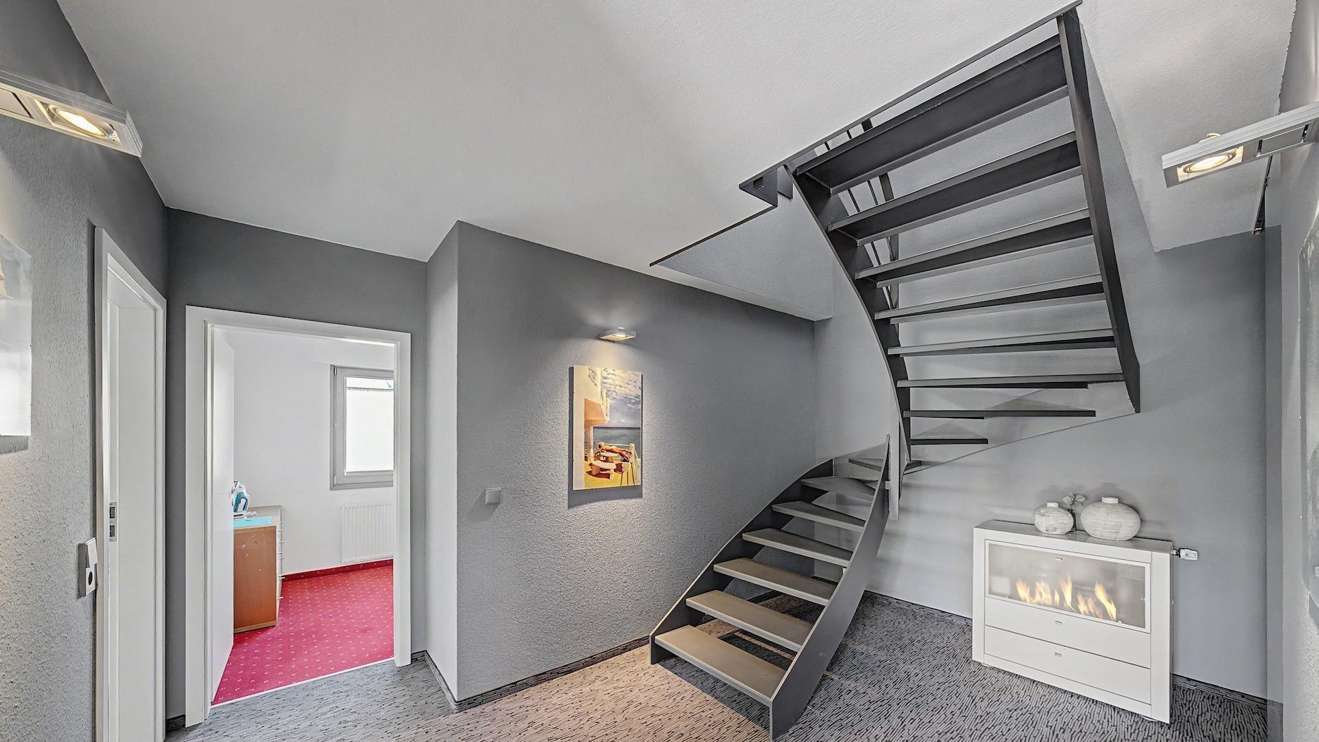 Aufgang ins Obergeschoss