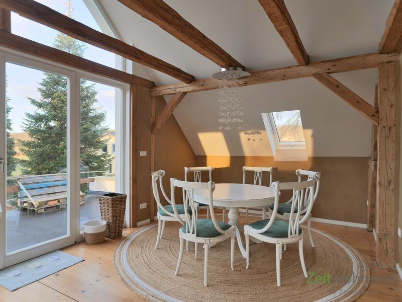 runder Esstisch in der Küche