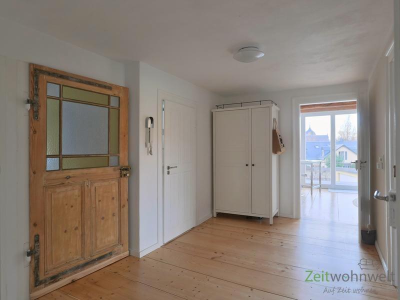 großer Wohnungsflur