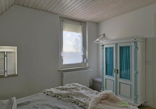 Kleiderschrank im Schlafzimmer