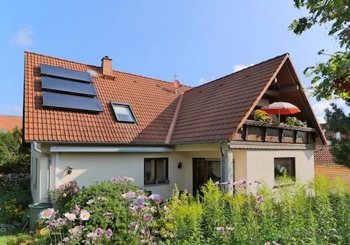 Außenansicht im Hochsommer