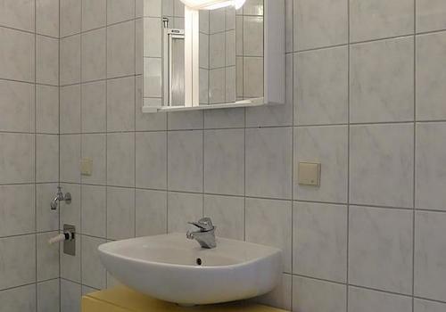 Waschbecken und WM-Stellplatz