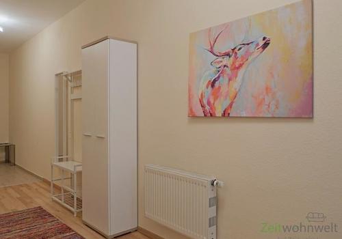 Wohnungsflur mit Garderobe