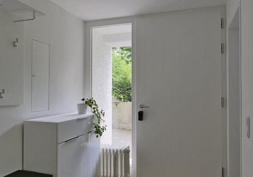 Wohnungsflur mit Garderobe
