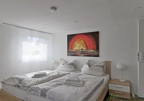 OG, hinteres Schlafzimmer, Doppelbett