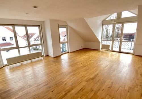 Heller Wohn- und Essbereich