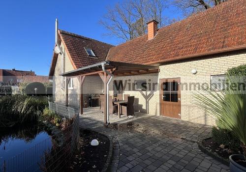 Terrassenbereich mit Teich