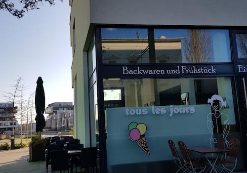 ..mit frischen Brötchen & Eis