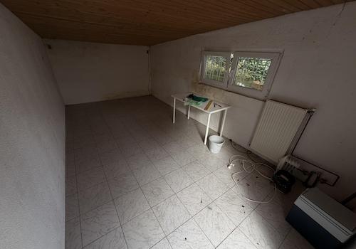 rechte Garage (Hobbyraum)