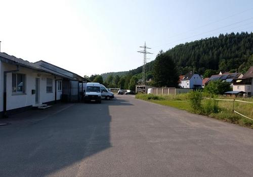 Gebäude Büro+Halle 300qm   