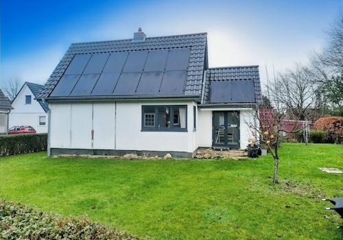 Neues Dach mit Photovoltaic