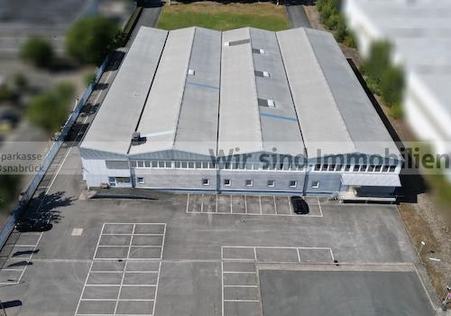 Ostseite mit Parkplätzen