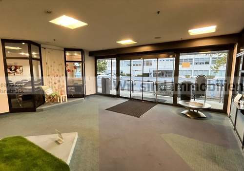 Eingang mit Automatiktür