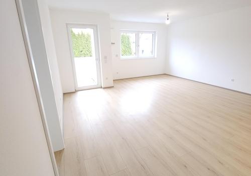 Wohnen-Essen Blick zum Balkon