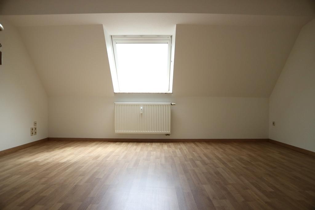 Zimmer mit Dachflächenfenster