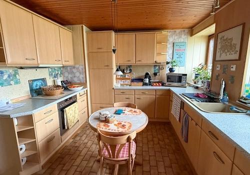 Küche mit Einbauküche