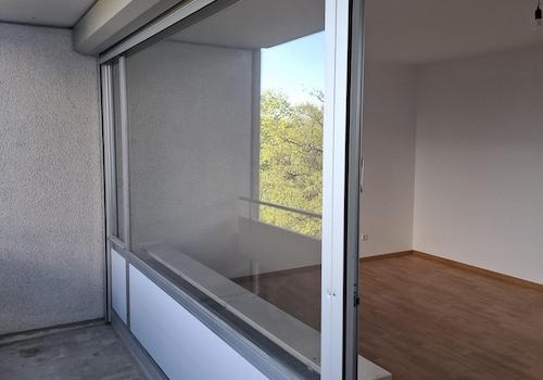 Balkon mit Wohnzimmer