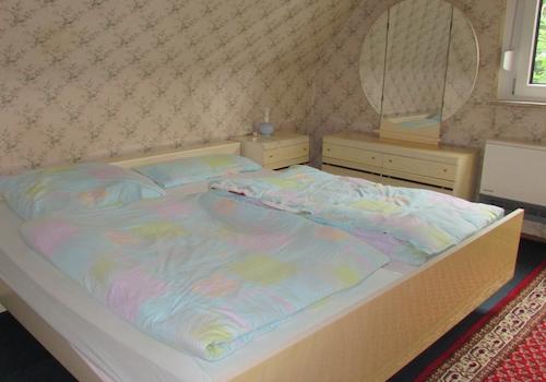 Schlafzimmer DG