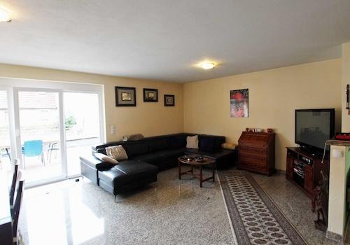 Wohnbereich mit Blick zur Terrasse 1. OG