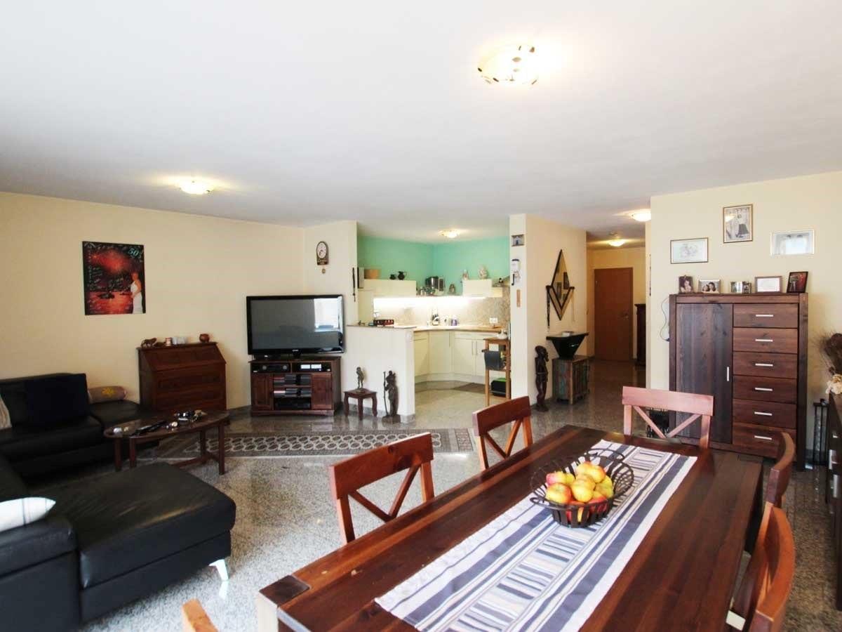 Essbereich mit Blick zur Küche