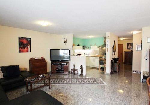 Wohnbereich mit Blick zur Küche 1. OG