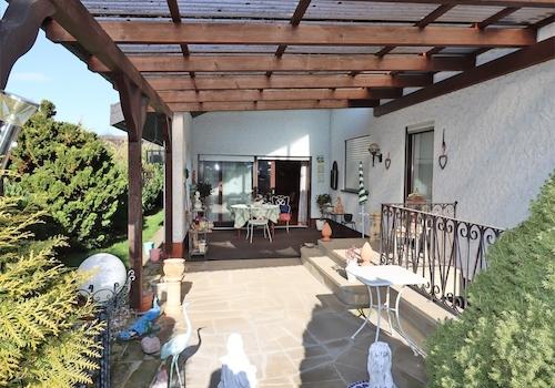 überdachte Terrasse