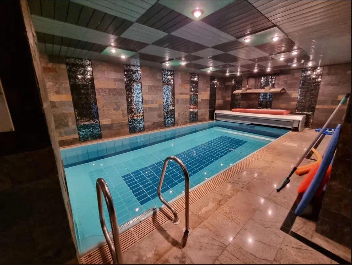 Schwimmhalle mit Saunabereich