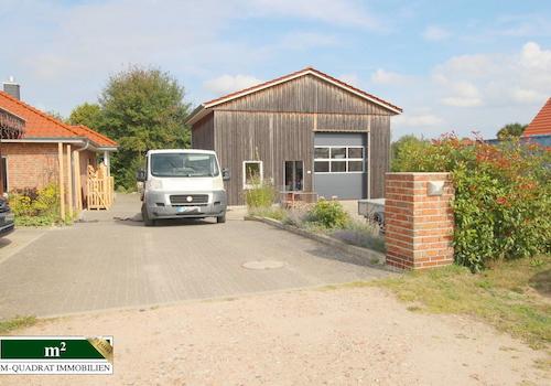 Großzügiger Einfahrtsbereich zur Werkstatt