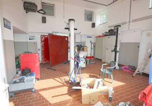 Werkstattbereich mit Kfz-Hebebühne von Consul