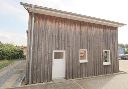 Zusätzlicher Nebeneingang zur Werkstatt