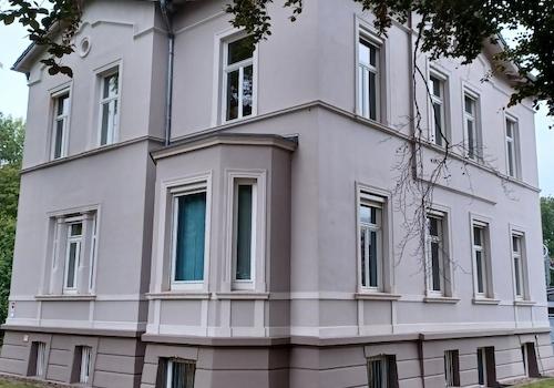 Außenansicht Hauptgebäude (Mittel)