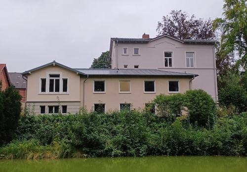 Außenansicht aus Richtung Roden-Bollwerk und Tourlaviller Wall (Mittel)