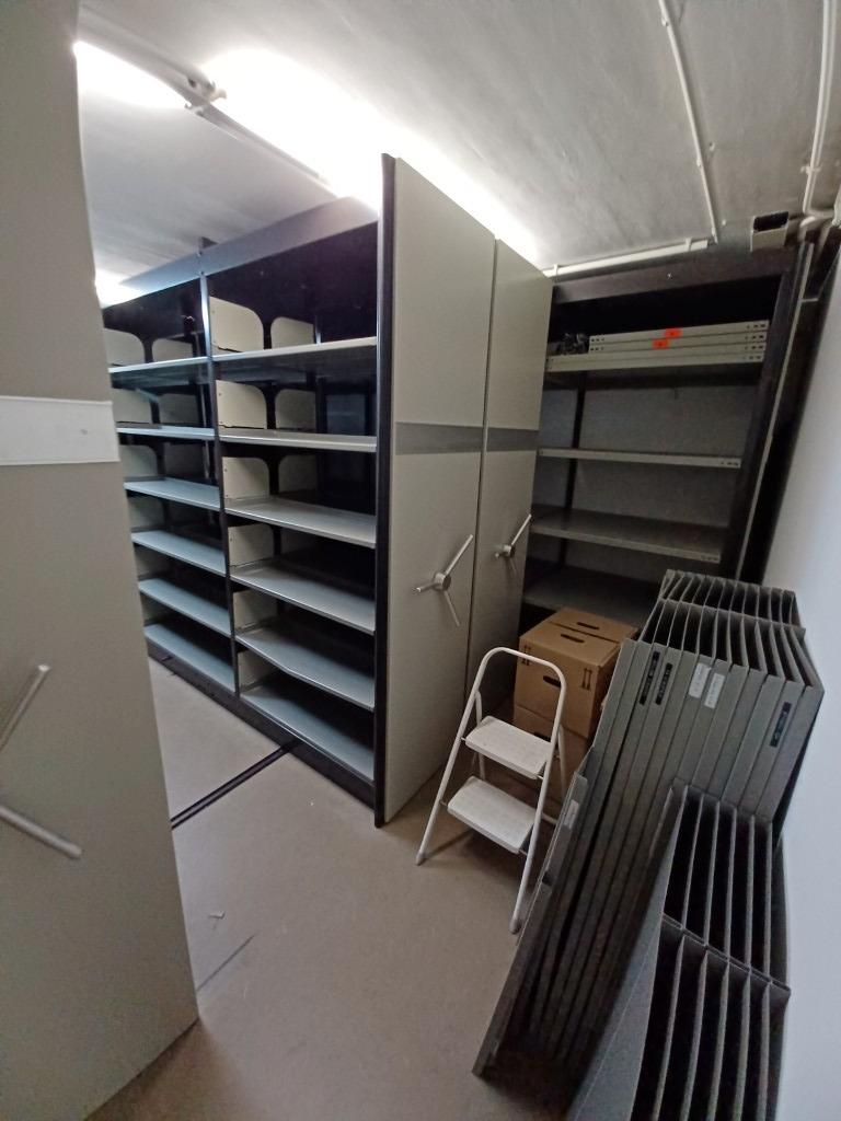 Archivraum mit Rollregalanlage im Kellergeschoss (Bild 1)