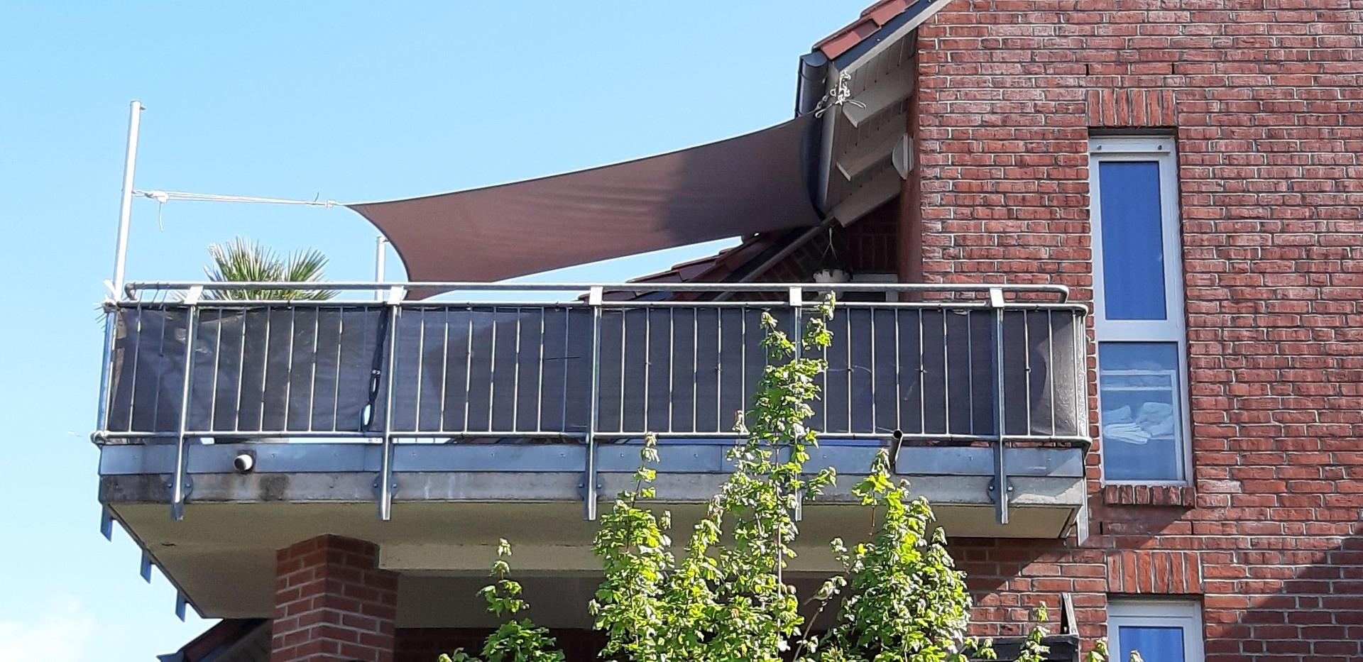 SW-Balkon mit Sonnensegel