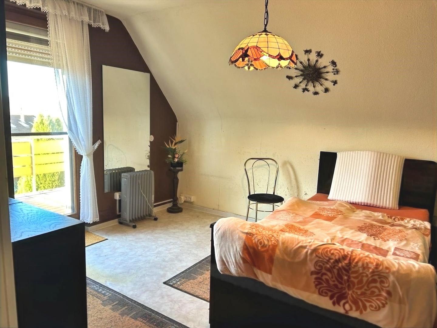 Schlafzimmer 3 mit Balkon im DG